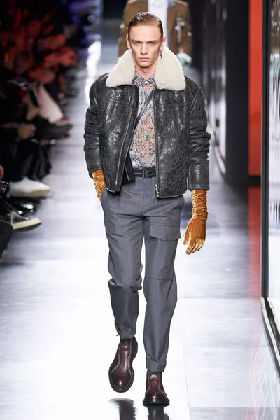 Look 14